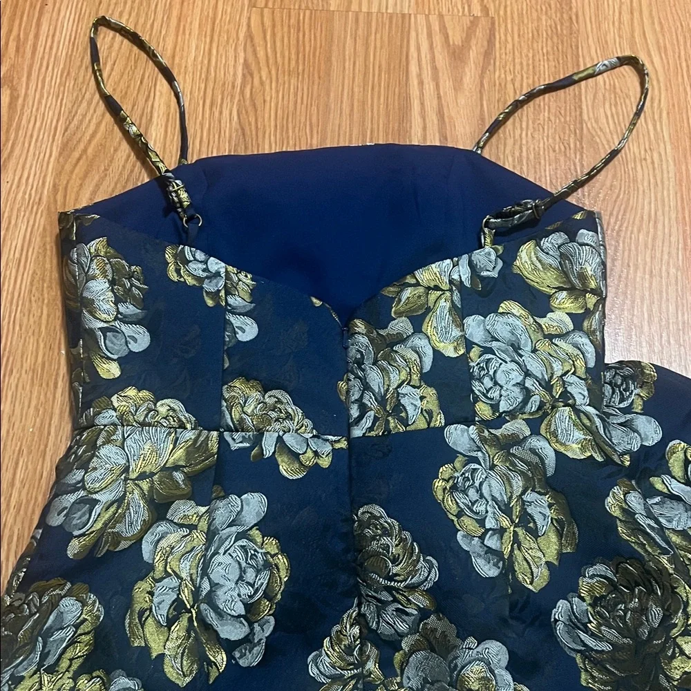 Hutch (Anthropologie) cocktail Dress in blue with gold and silver floral design - Picture 3 of 4